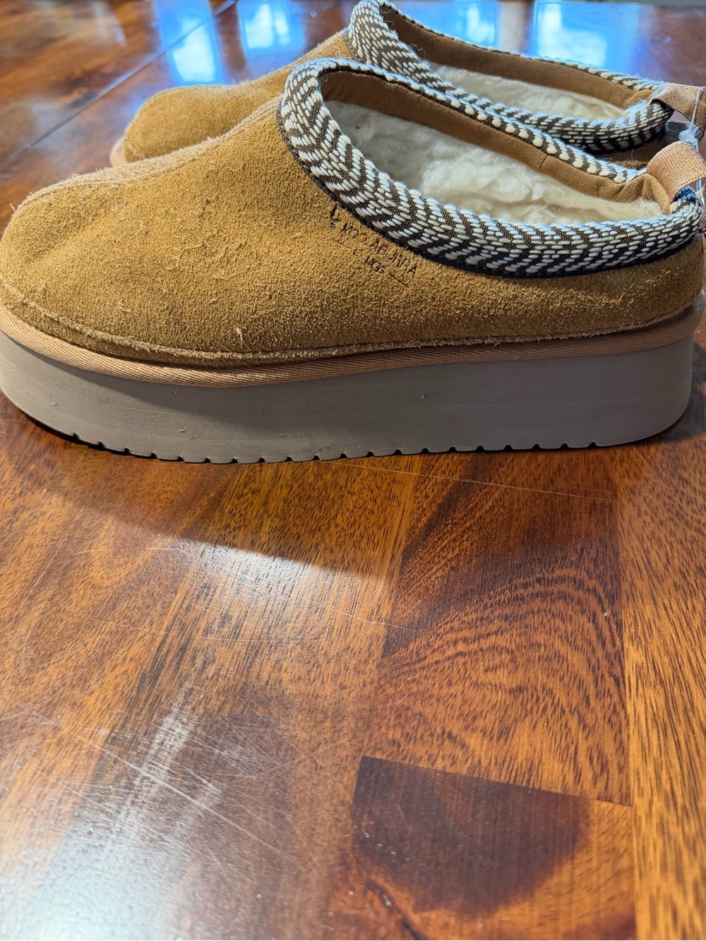 NWOT Koolaburra by UGG Burree Platform Slippers Chestnut Brown Suede Women’s 8
